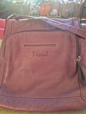 Vintage Fossil Women's Leather Crossbody Bag in Plum